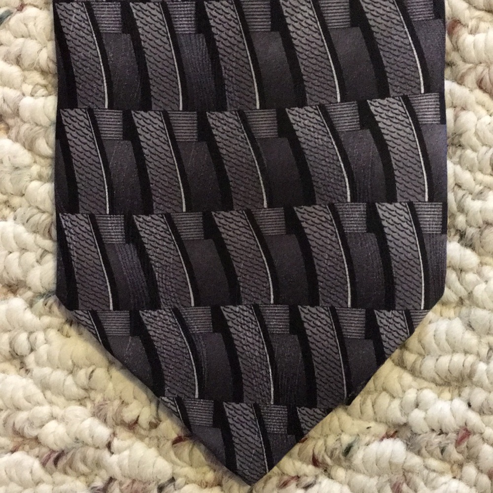 Men’s Tie - Picture 2 of 2